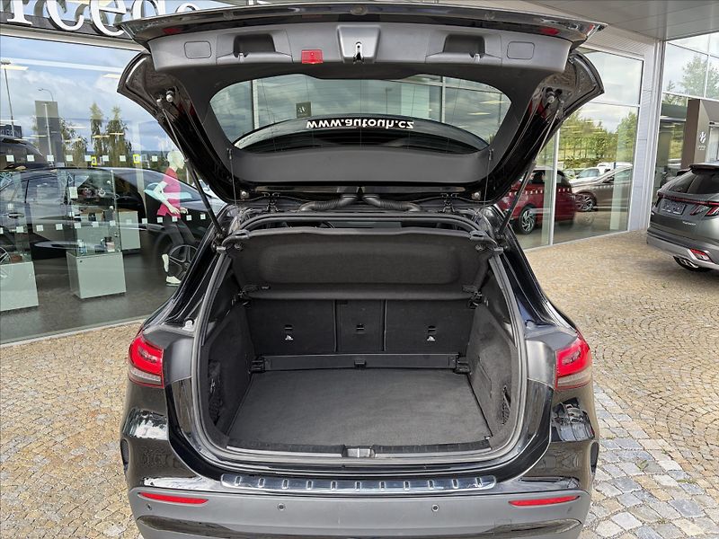 Mercedes-Benz GLA 200*AMG paket - fotka 27 z 30