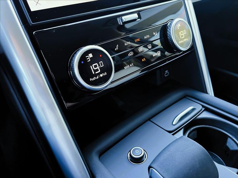 Land Rover Discovery 3,0 D350 GEMINI AWD - fotka 26 z 32