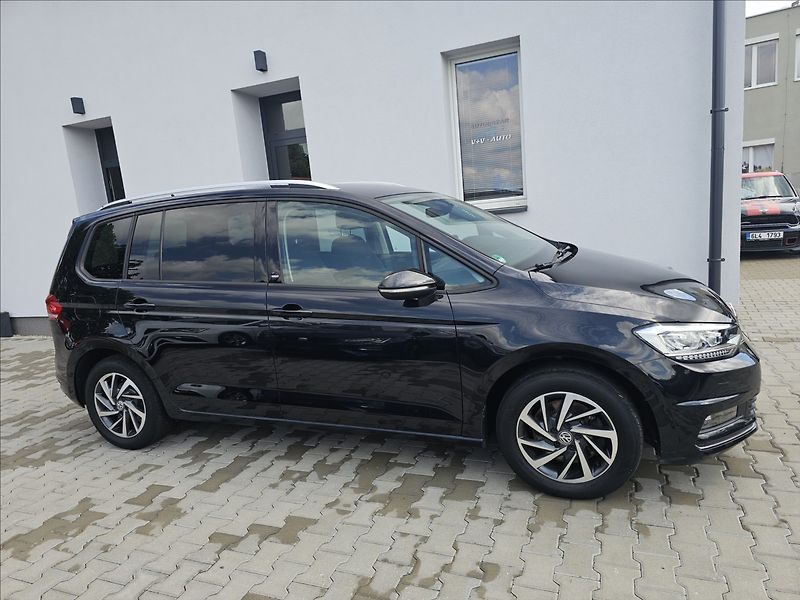 Volkswagen Touran 1,4 Tsi 110KW DSG Sound 7MÍST - fotka 5 z 47