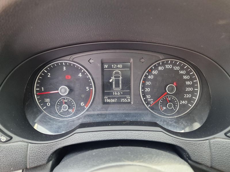 Volkswagen Sharan 2,0TDI 7MÍST KAMERA TAŽNÉ  - fotka 16 z 22