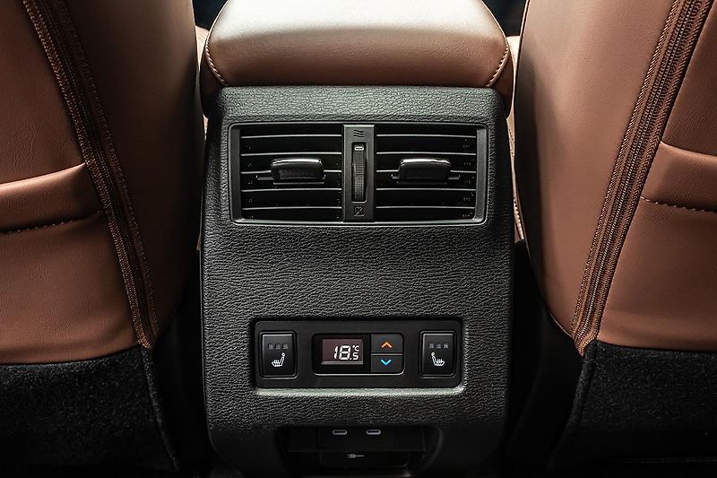 Mitsubishi Outlander (2025) 2,4 PHEV 4WD  Instyle+ - fotka 24 z 25
