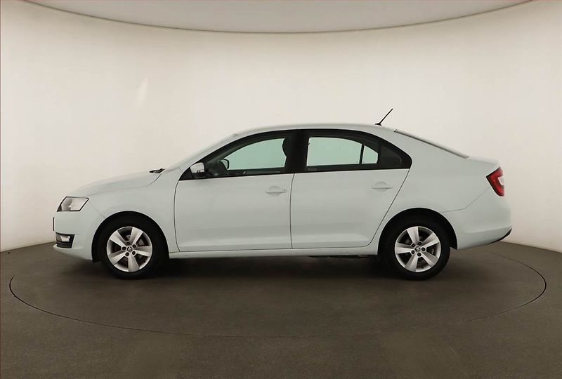 Škoda Rapid (2017) 1.0 TSI, Park. senzory - fotka 3 z 13