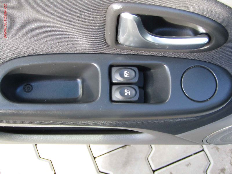 Renault Thalia (2013) 1.2i, ČR - fotka 11 z 15