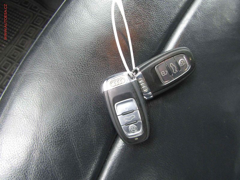Audi Q5 (2012) 2.0TDi Quattro, AT, park - fotka 16 z 16