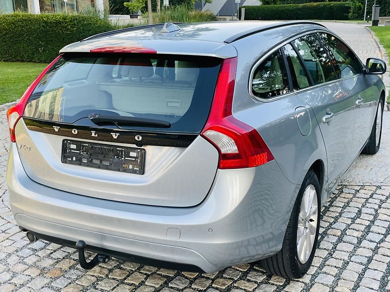 Volvo V60 2.0D4 5V AUTOMAT KAMERA TAŽNÉ - fotka 12 z 43