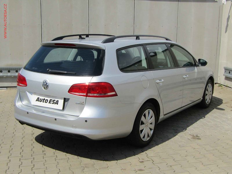 Volkswagen Passat (2011) 1.6 TDi, AC, tempo, park - fotka 4 z 17
