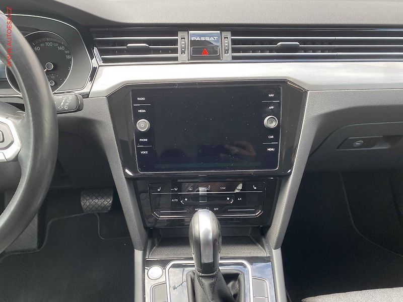 Volkswagen Passat (2023) 2.0 TDi, Business, DSG, LED - fotka 12 z 19
