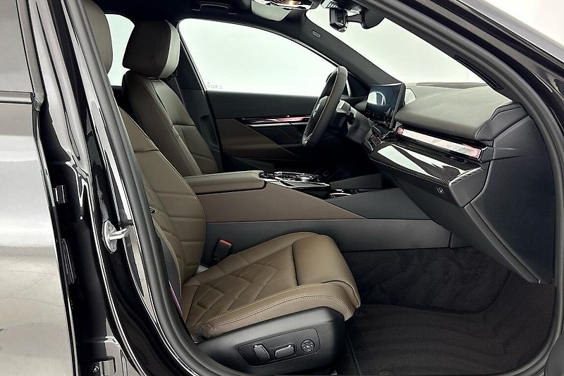 BMW i5 xDrive40 Touring - fotka 13 z 26