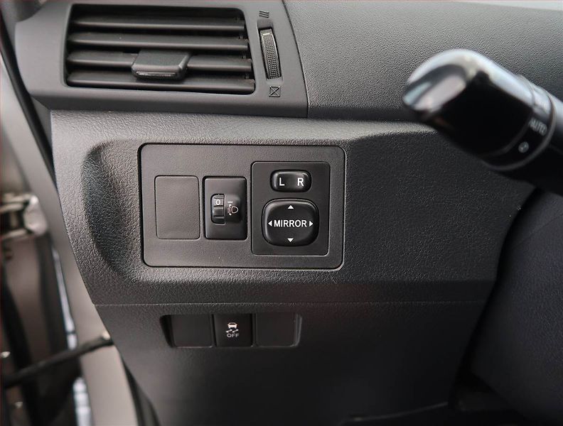 Toyota Verso (2010) 1.8 Valvematic, Tempomat - fotka 20 z 21