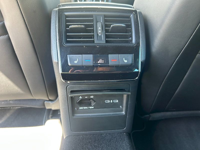Škoda Superb (2023) COM GRT SPO4X4 TD 140/2.0 A7A - fotka 12 z 33
