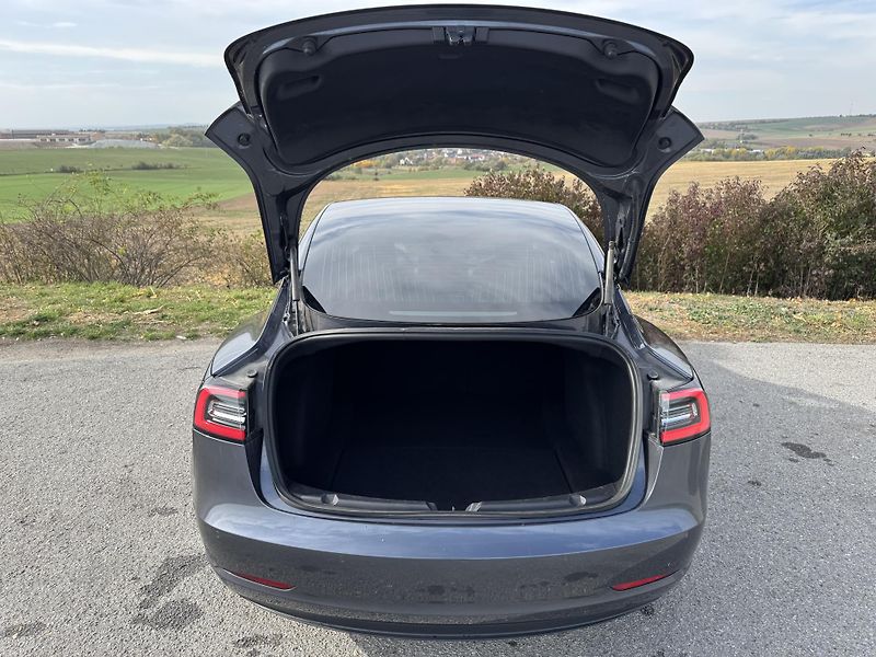 Tesla Model 3 SR+ SoH 96% Nová baterie - fotka 19 z 29