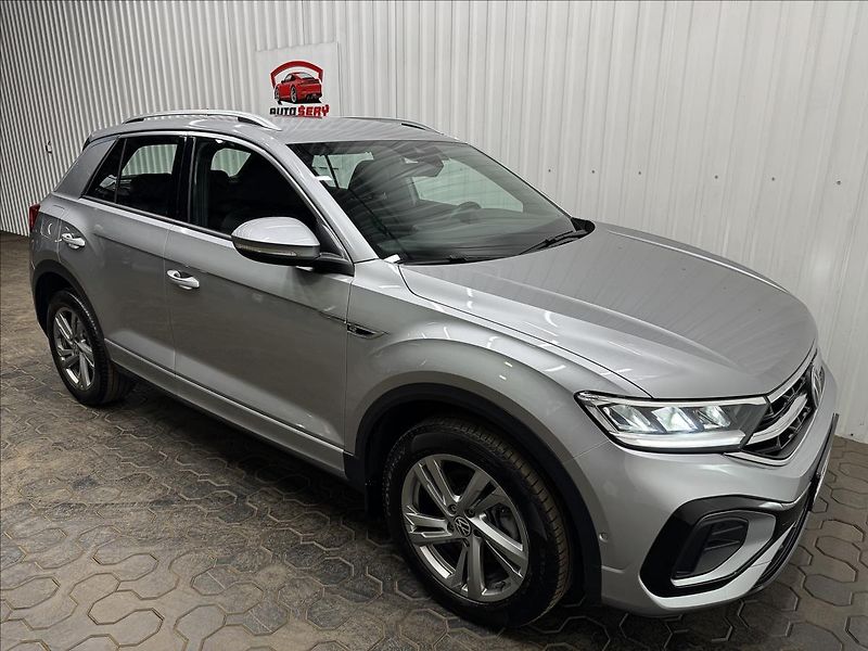 Volkswagen T-Roc R-LINE ACC NEZ-TOP 2XALU DPH - fotka 12 z 46