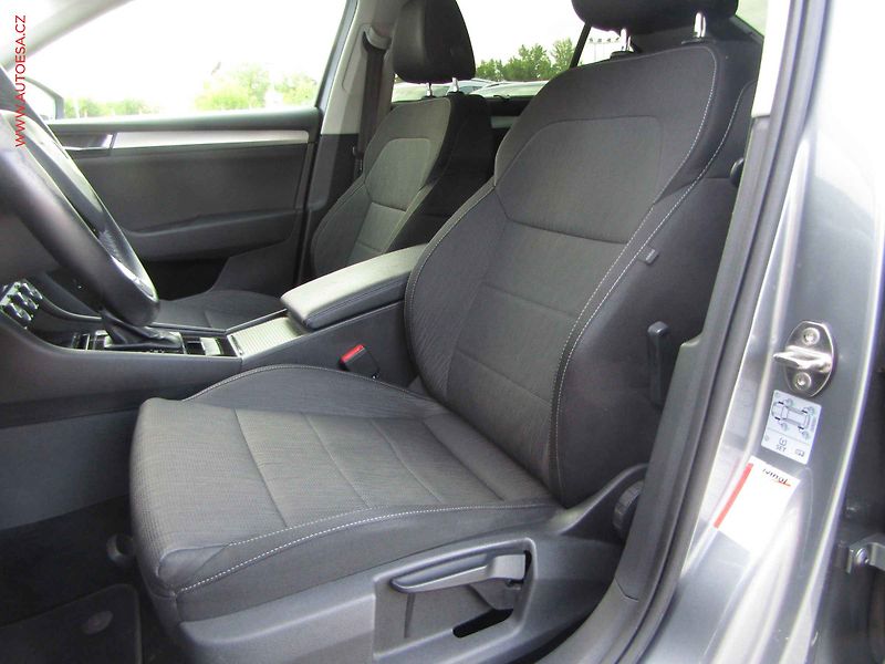 Škoda Superb (2016) 1.6 TDi, Ambition, DSG, navi - fotka 9 z 21