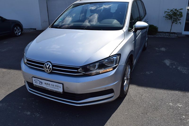 Volkswagen Touran (2019) 1.5TSI 110kw CLBMT 7MÍST TAŽNÉ - fotka 2 z 46