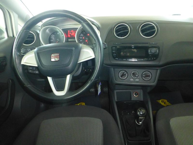 Seat Ibiza (2011) 1,6TDI*KLIMA**ALU*VYHŘ.SEDADLA - fotka 15 z 23