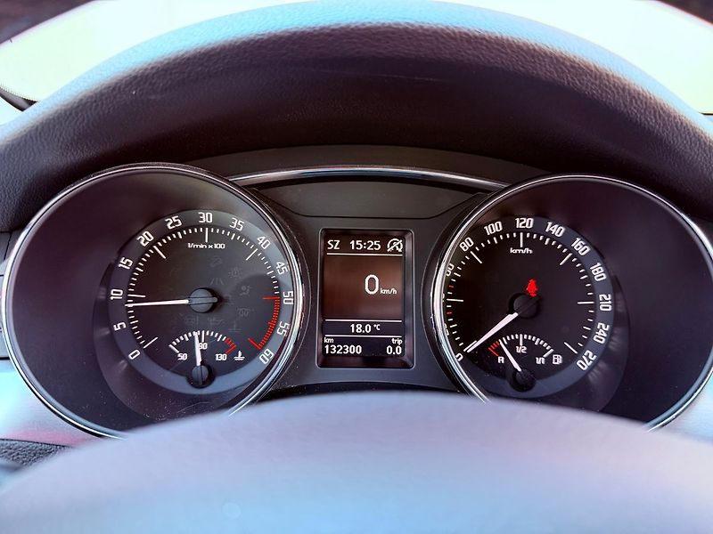 Škoda Superb 2.0 TDi Best of, Navi, 132 tkm - fotka 19 z 29