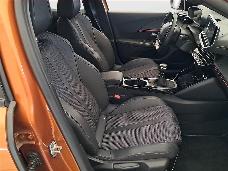 Peugeot 2008 (2021) GT 1.2 PureTech, Serv.kniha - fotka 9 z 19