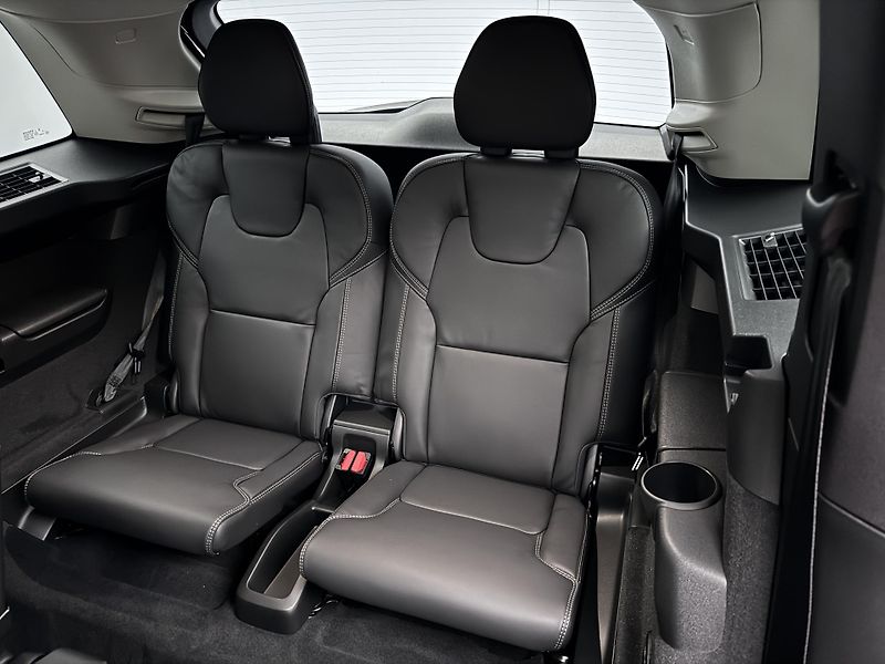 Volvo XC90 (2026) T8 AWD Plug-in DARK PLUS 7m - fotka 17 z 27
