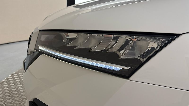 Škoda Octavia 2.0 TDI Ambition Combi - fotka 18 z 23
