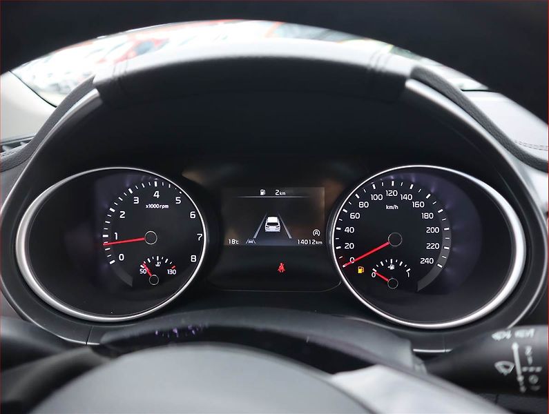 Kia Ceed (2023) Silver 1.5 T-GDI - fotka 11 z 20