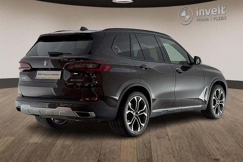 BMW X5 xDrive30d - fotka 3 z 27