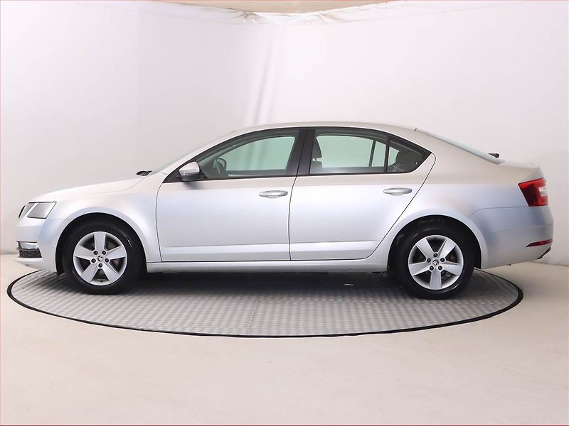 Škoda Octavia (2018) Ambition Plus 1.5 TSI - fotka 3 z 18