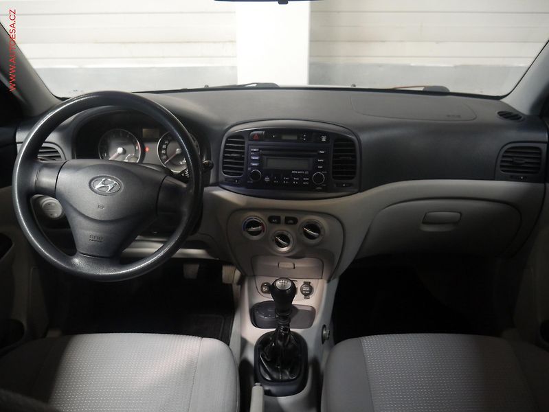 Hyundai Accent (2008) 1.4i, ČR, AC, zmk.řazení - fotka 8 z 15