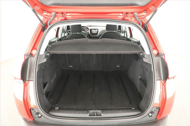 Peugeot 2008 (2015) 1.6 VTi, Tempomat - fotka 17 z 18