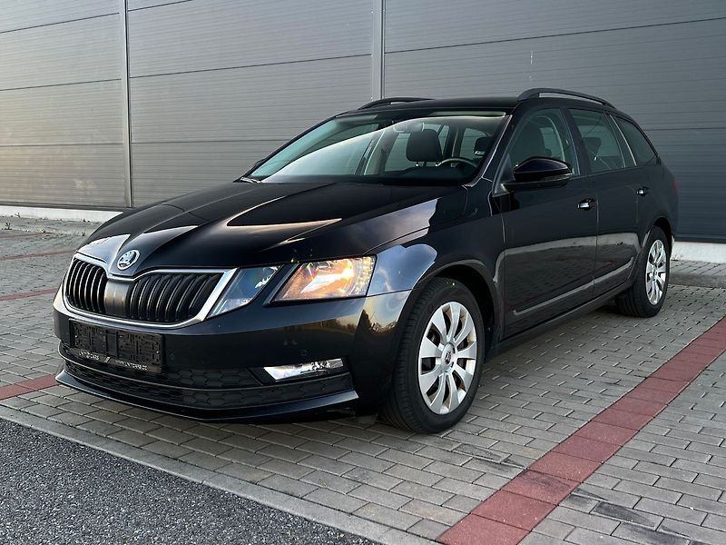 Škoda Octavia 1.6 TDI-DSG-NAVI-PARK.Č - fotka 1 z 46