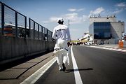 F1 2017 GP Maďarska - Lewis Hamilton (Mercedes) přichází do pit line