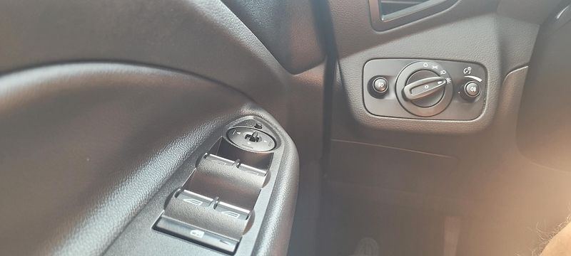 Ford Kuga (2016) 1,5 110kW ST-Line Bi-Xenony - fotka 25 z 45