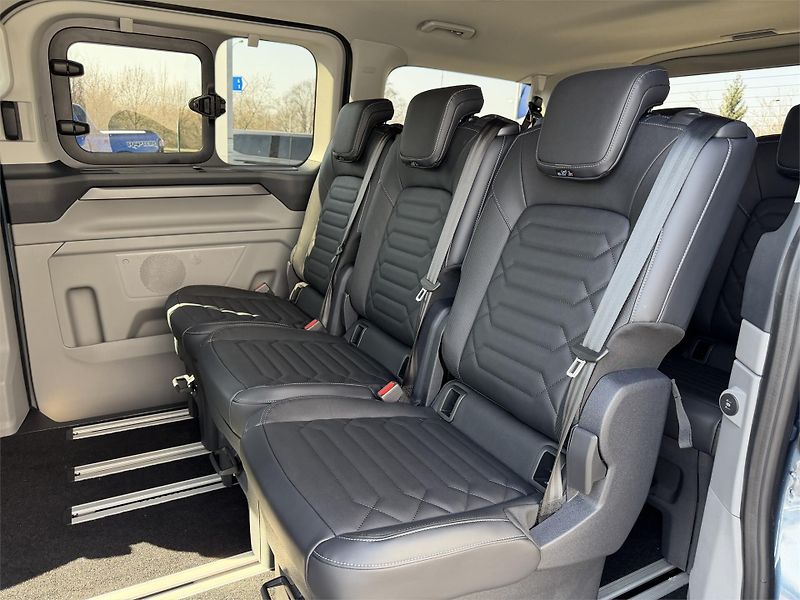 Ford Tourneo Custom (2025) Titanium X L1, Tourneo, 2.0 Ec - fotka 13 z 18
