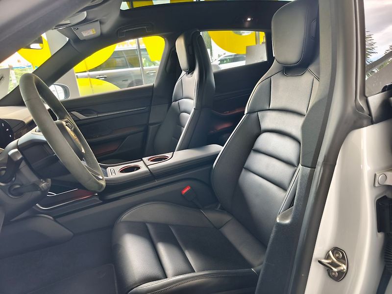Porsche Taycan CT HD Matrix Pano - fotka 9 z 18