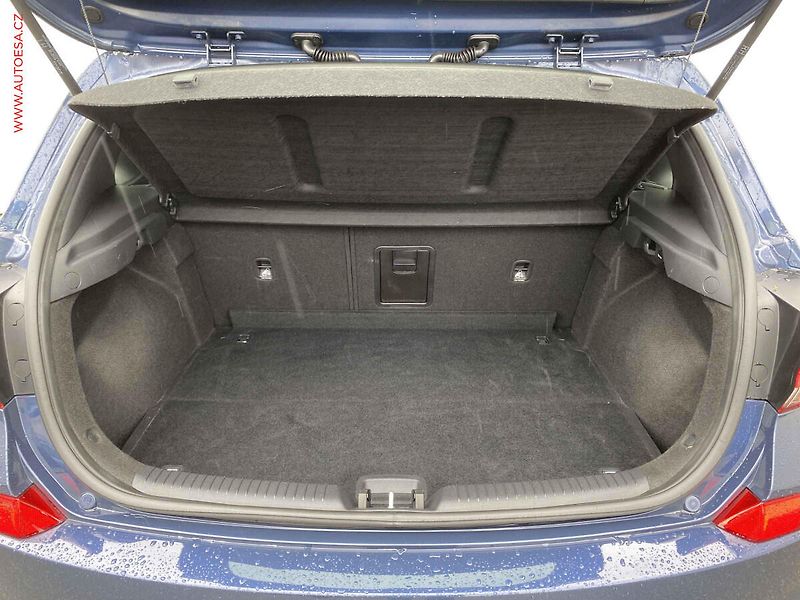 Hyundai i30 (2017) 1.0 T-GDi, Style, LED, kamera - fotka 7 z 17