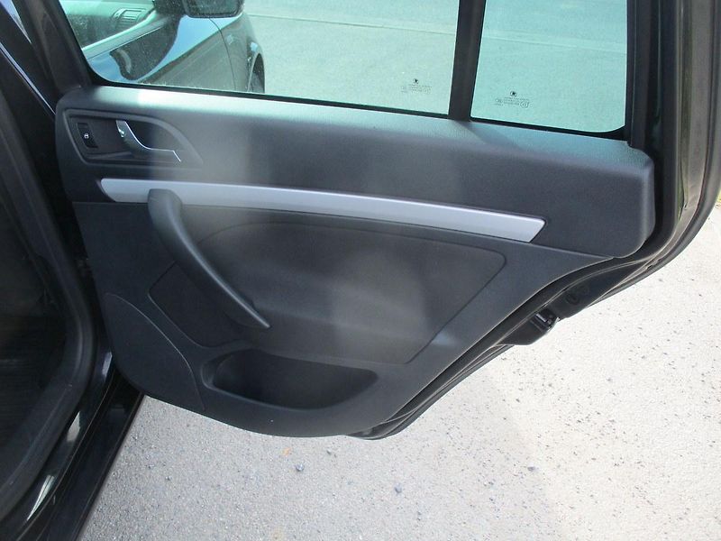 Škoda Octavia 1.2 TSi*TAŽNÉ*L+Z PNEU*VÝHŘEV - fotka 26 z 43