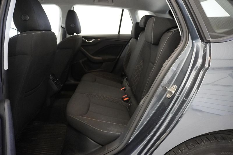 Škoda Kamiq 1.6 TDI AMBITION DSG - fotka 21 z 28