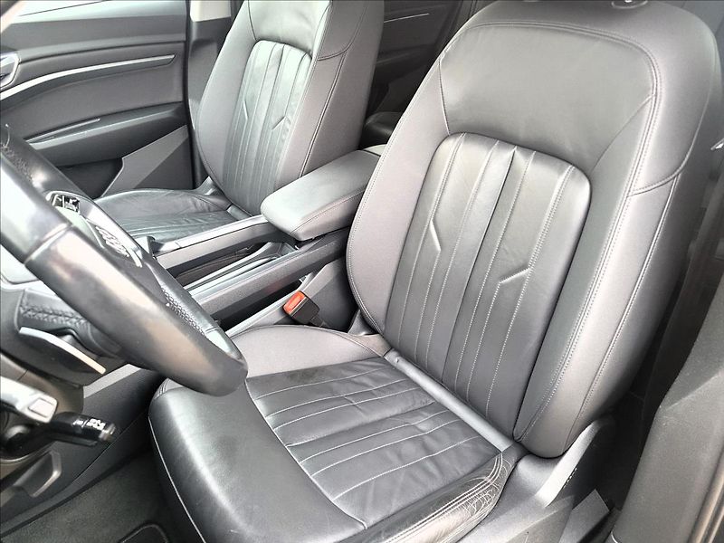 Audi e-tron 0,0 55,95KWH,4x4,SOH 91,6%,taž - fotka 8 z 50