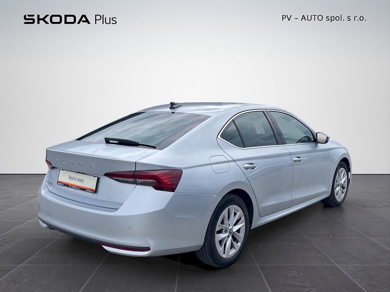 Škoda Octavia (2025) Top Selection 1.5 TSI e-TEC 11 - fotka 2 z 35