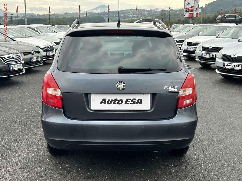 Škoda Fabia (2008) 1.4 16V, ČR, AC, park.asist - fotka 5 z 15