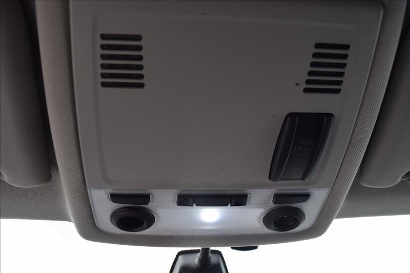 BMW X1 2,0 d 105KW 4X4 TAŽNÉ ALU - fotka 43 z 46