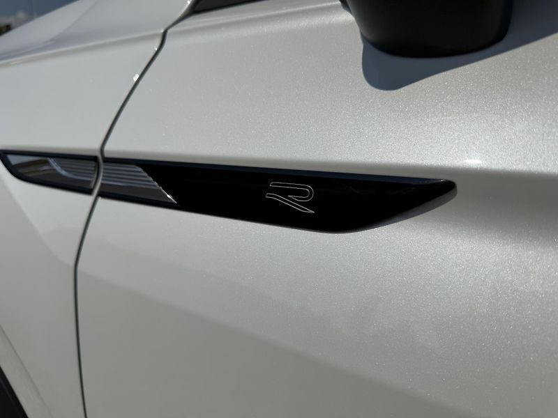 Volkswagen Tiguan R-Line 2,0 TSi/180kW 4x4 DSG - fotka 100 z 114