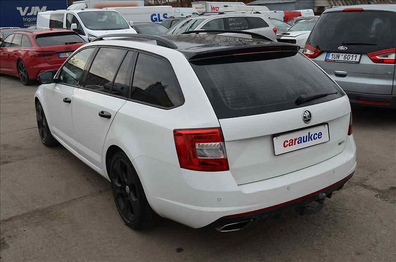 Škoda Octavia (2014) COMBI III. 2,0 TDI RS DSG - fotka 6 z 24