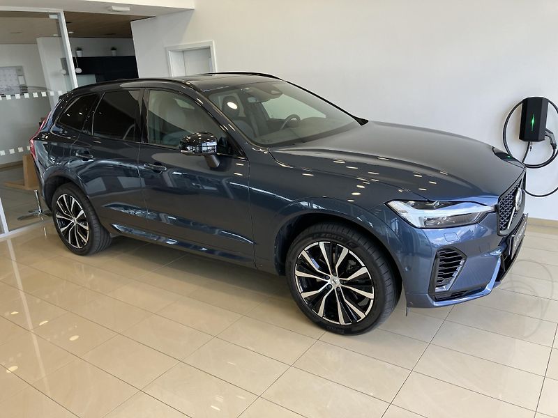 Volvo XC60 T8 eAWD Ultimate Dark - fotka 2 z 54