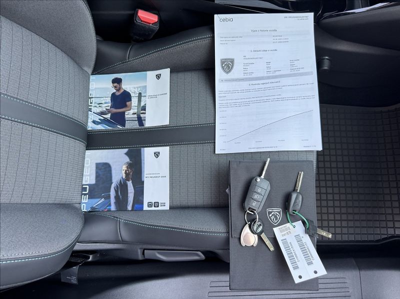 Peugeot 2008 1,2 i ALLURE DPH 1.maj původČR - fotka 46 z 50