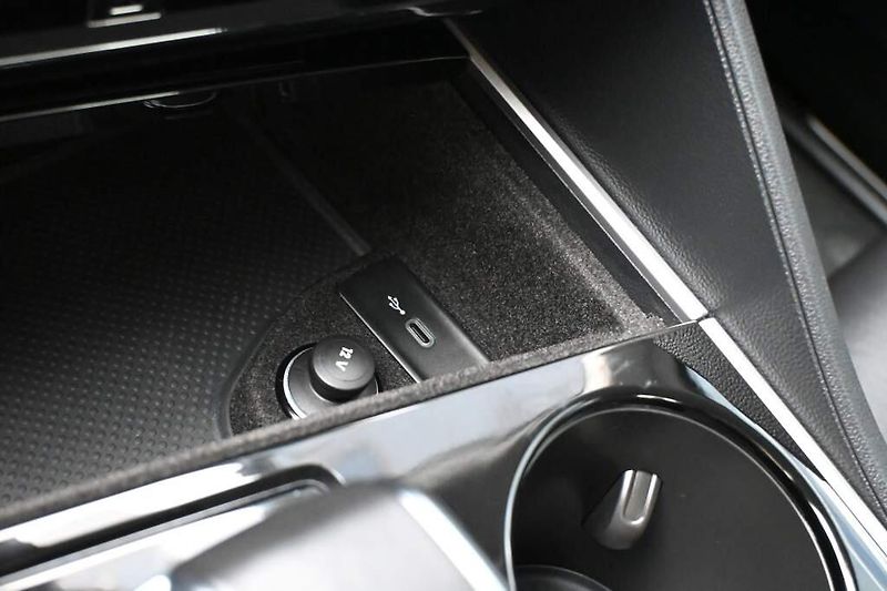 Volkswagen Touareg (2022) 3.0 4Motion LED ACC Vzduch Taž - fotka 24 z 34
