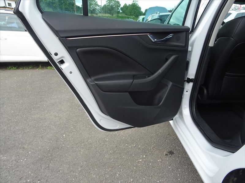 Škoda Kamiq 1,0 TSi 81 kW Business - fotka 16 z 37