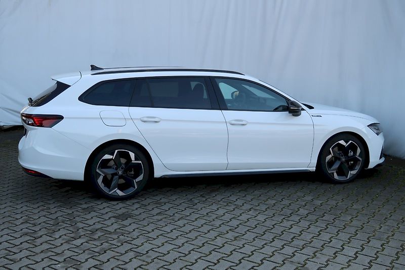 Škoda Superb (2025) Combi SportLine  2,0 TSi/ 150 - fotka 25 z 32