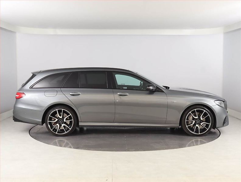 Mercedes-Benz Třídy E (2018) E 53 AMG 4MATIC+ - fotka 6 z 27