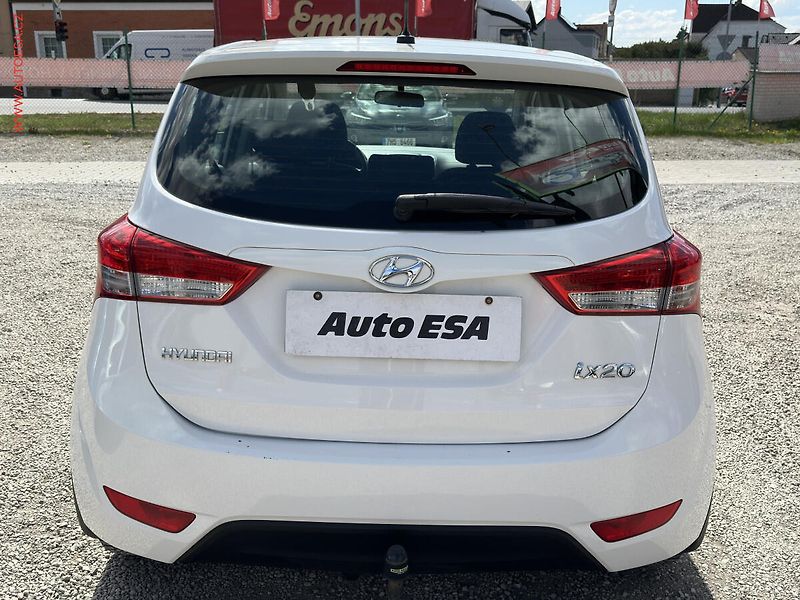 Hyundai ix20 (2014) 1.6i, ČR, AC, TZ - fotka 5 z 17