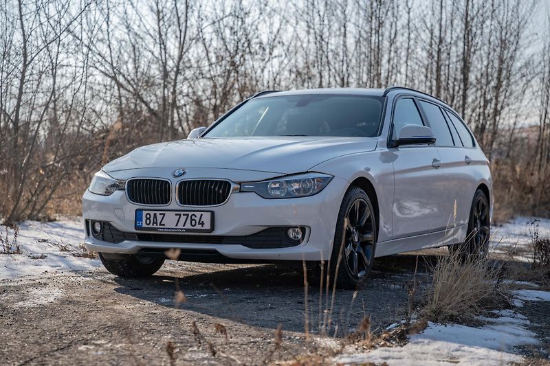 BMW Řada 3 (2014) 320d Touring F31 xDrive AT - fotka 8 z 28